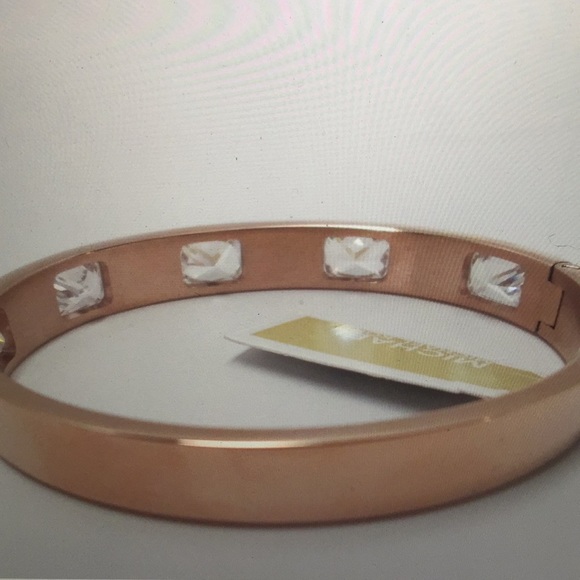 MICHAEL KORS STUDDED HINGED BANGLE BRACELET - Picture 5 of 5